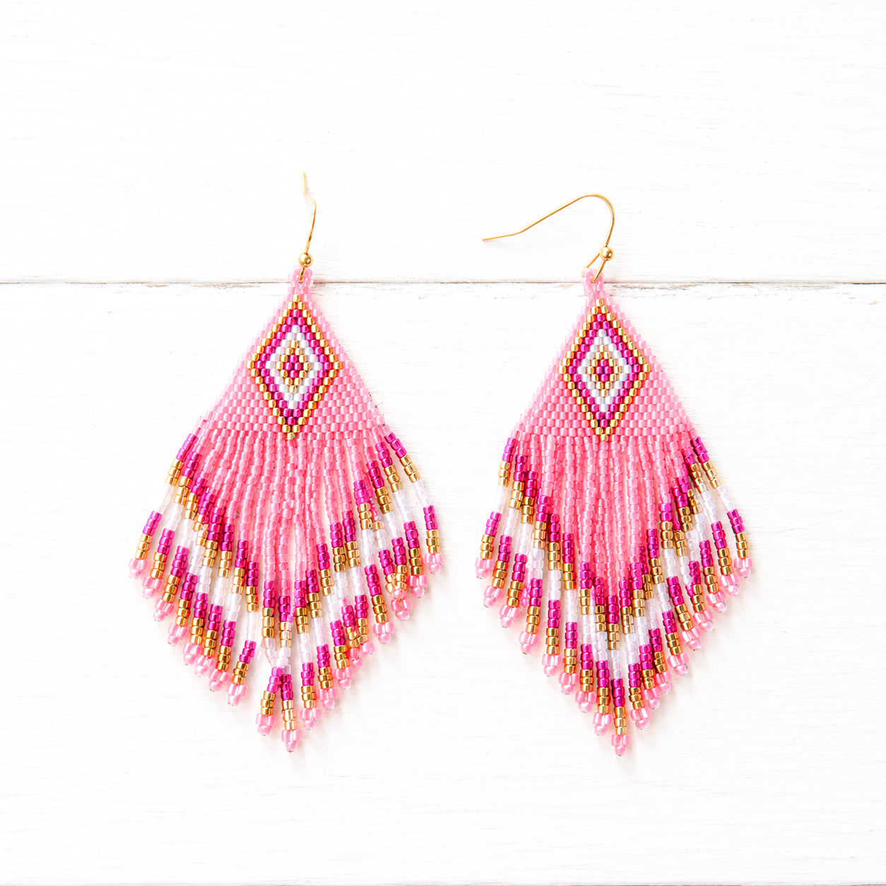 Pendientes miyuki rombo rosa flúor