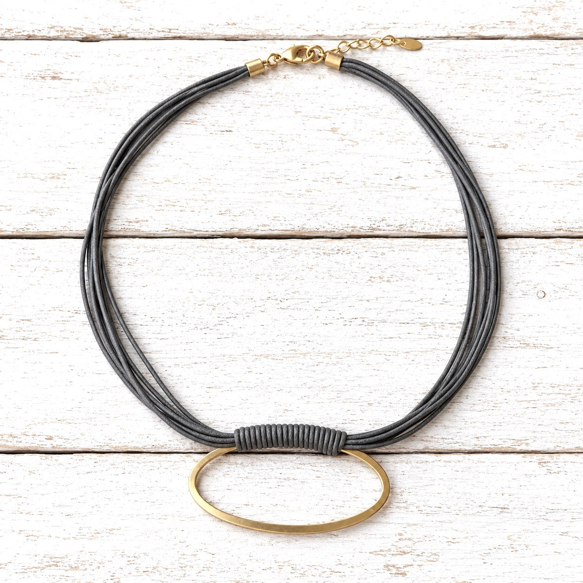 Gargantilla oval gris