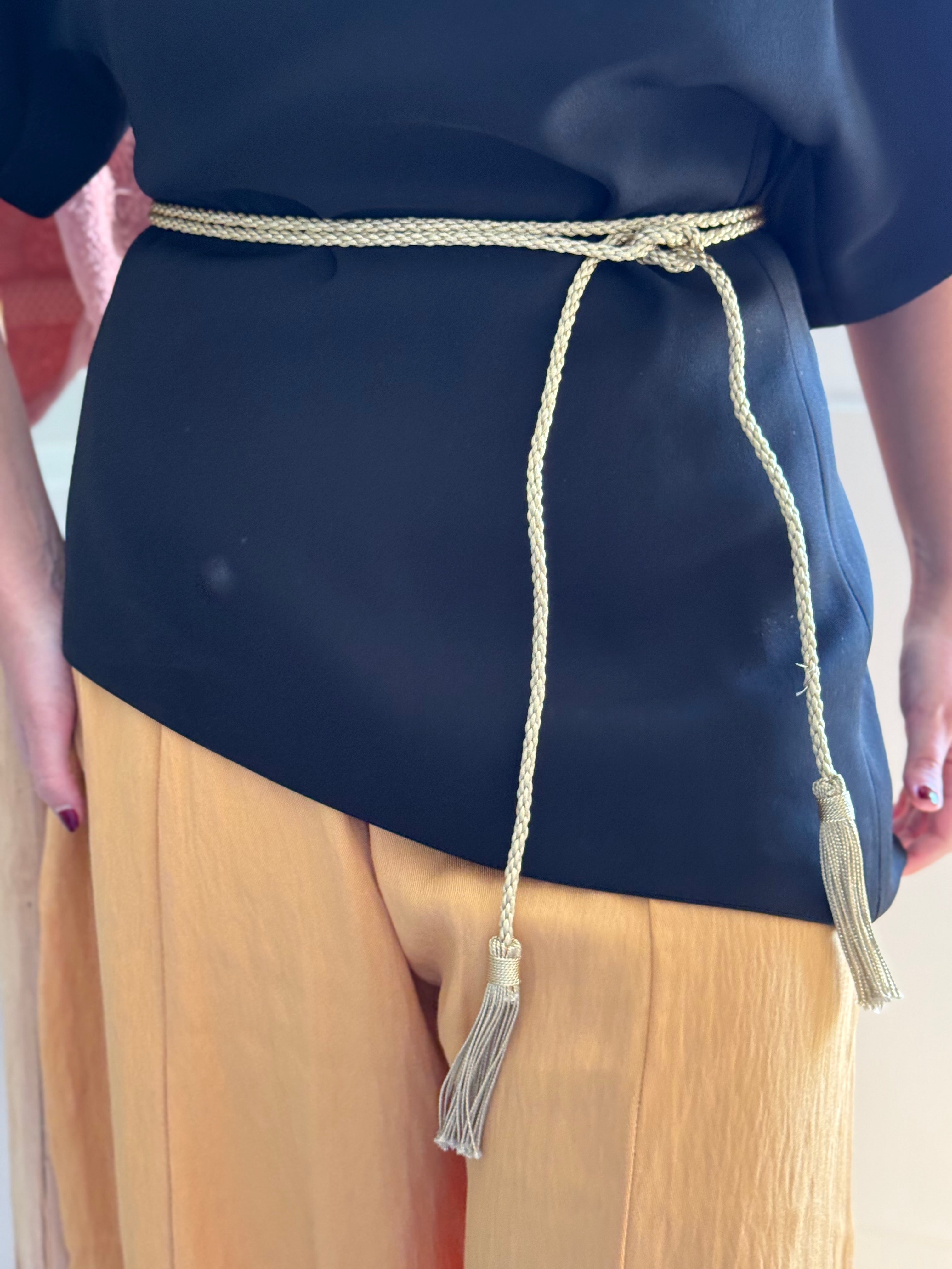 Collar cinturón pompones oro