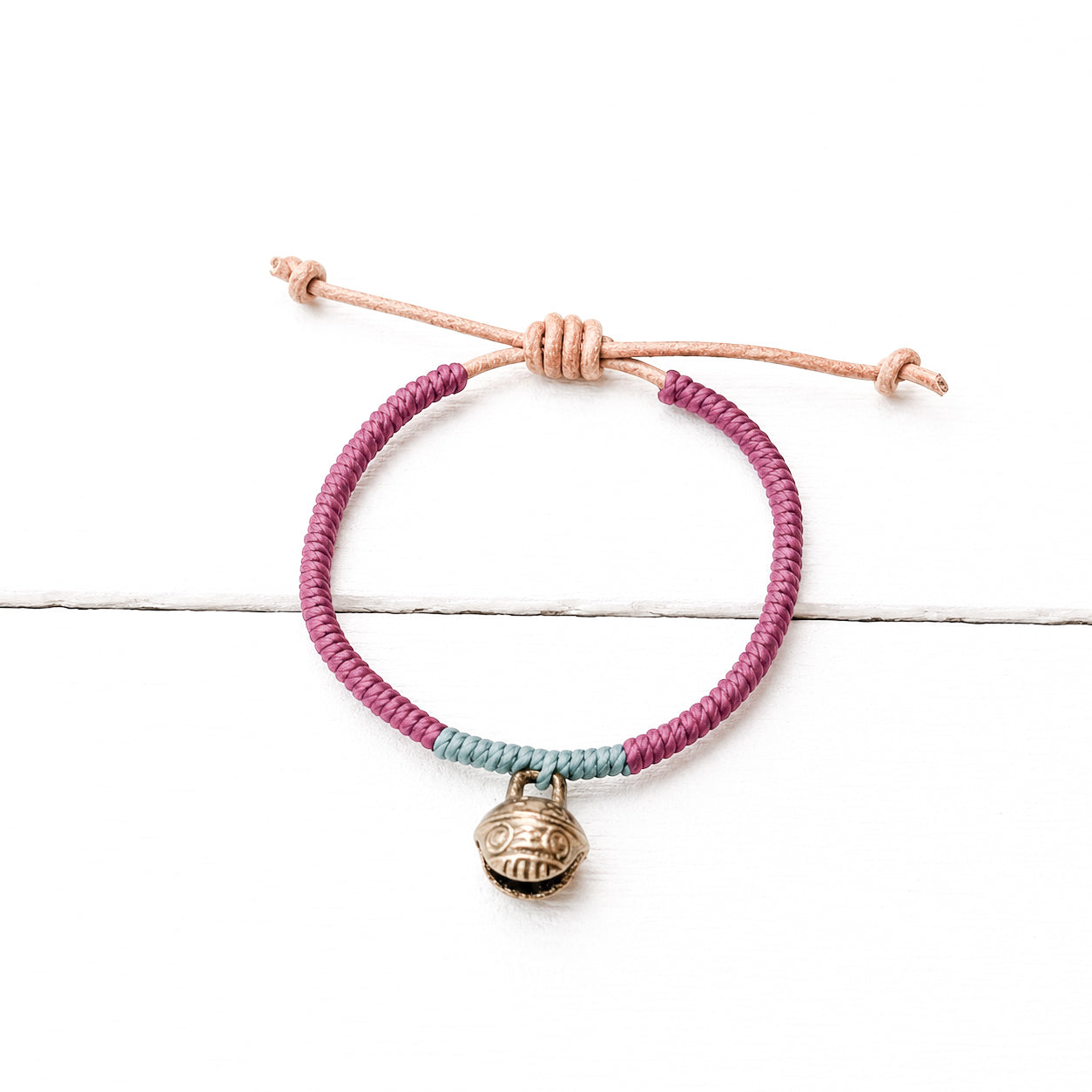 Pulsera cascabel berenjena/azul