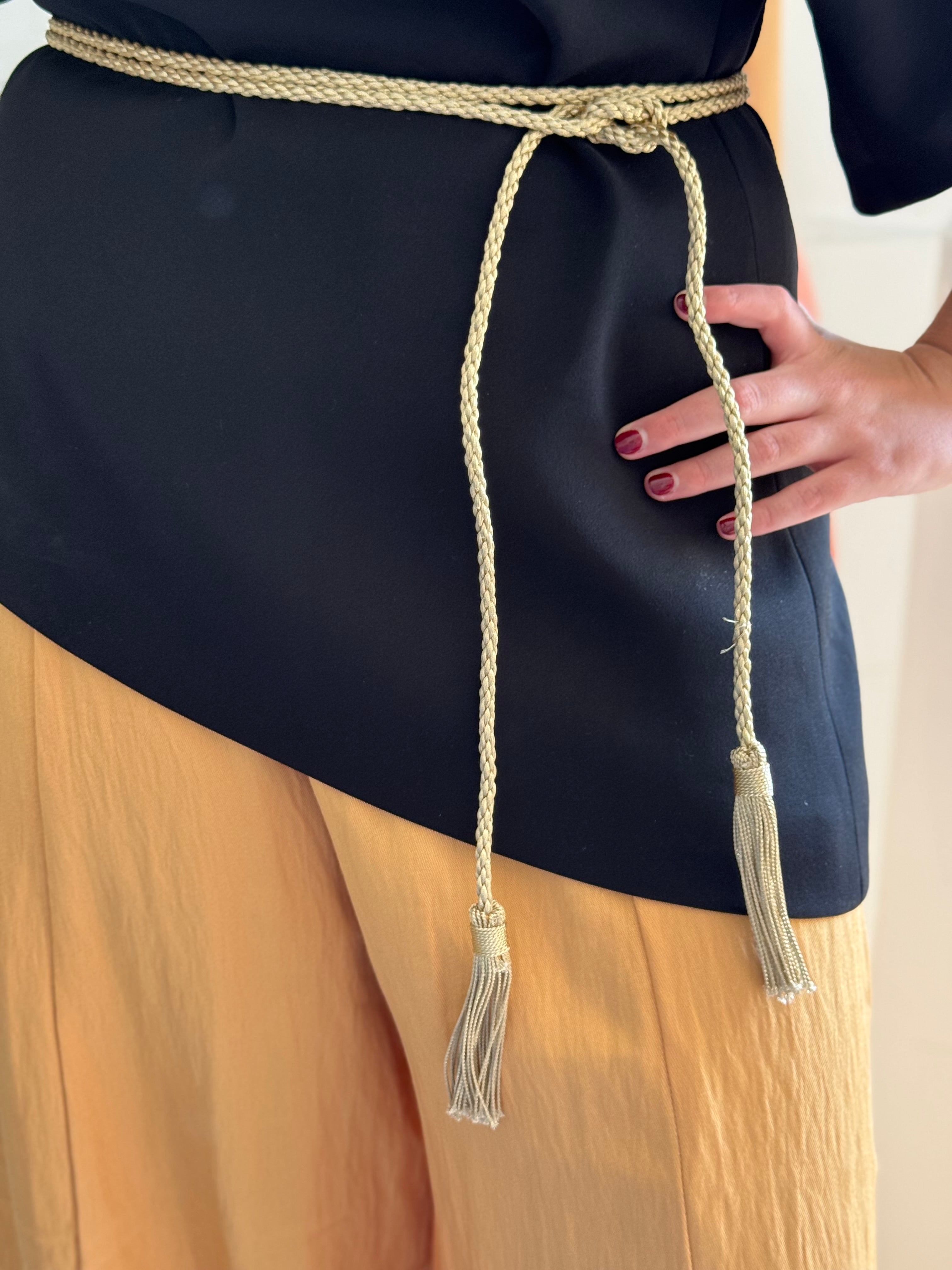 Collar cinturón pompones oro
