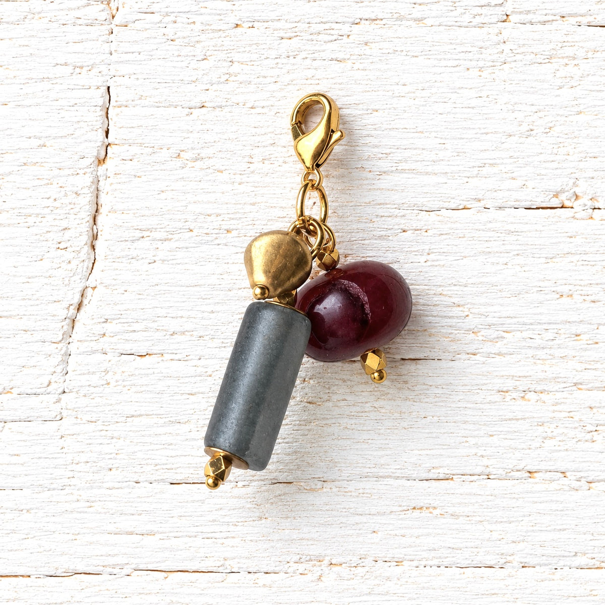Charm vidrio gris
