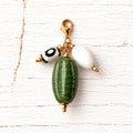 Charm vidrio verde oliva