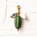 Charm vidrio verde oliva