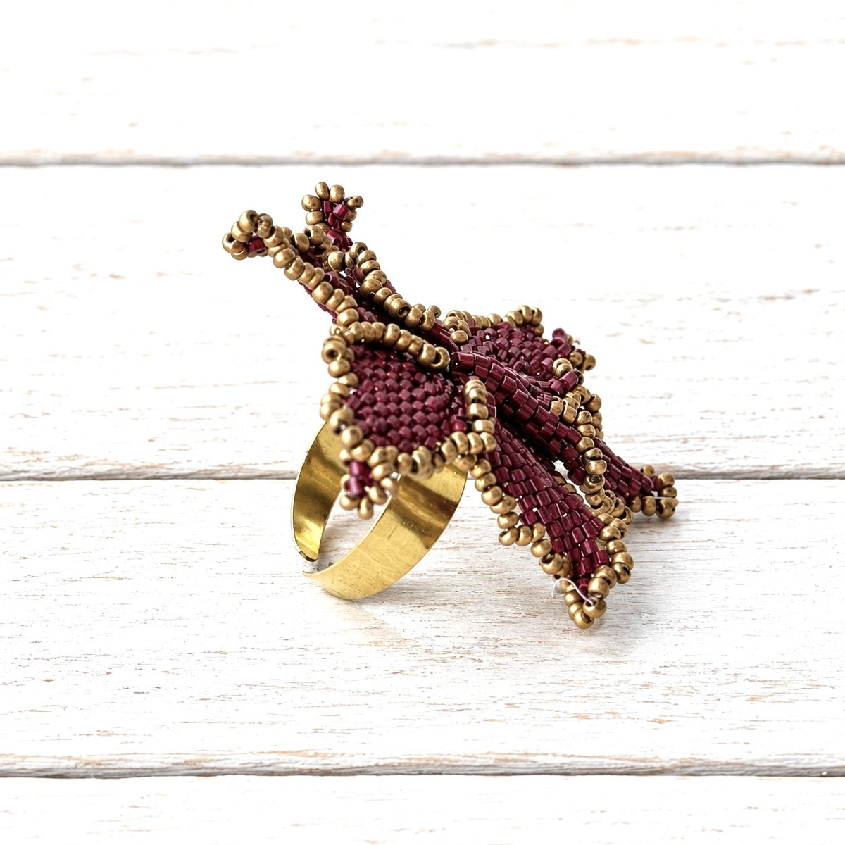 Anillo flor Miyuki granate