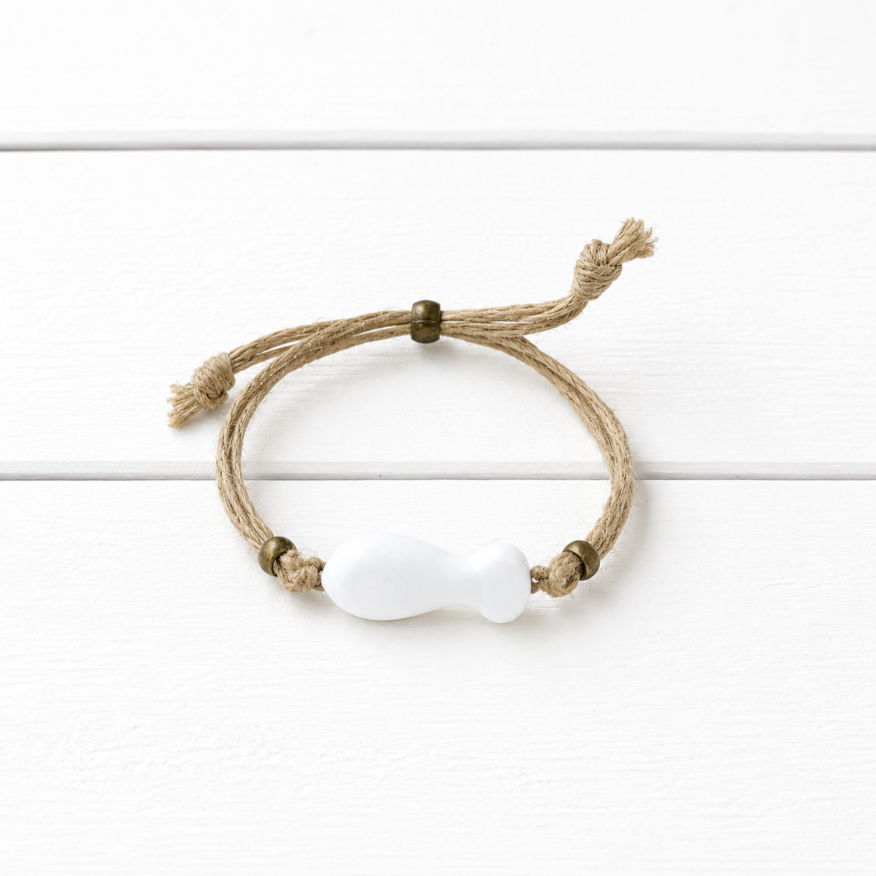 Pulsera cáñamo pez blanco