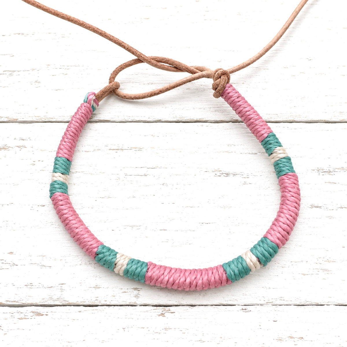 Pulsera cuero fresa y verde