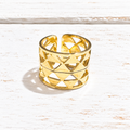 Anillo acero triángulos dorado