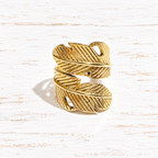 Anillo pluma dorado latón