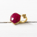 Anillo abierto guinda