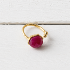 Anillo abierto guinda
