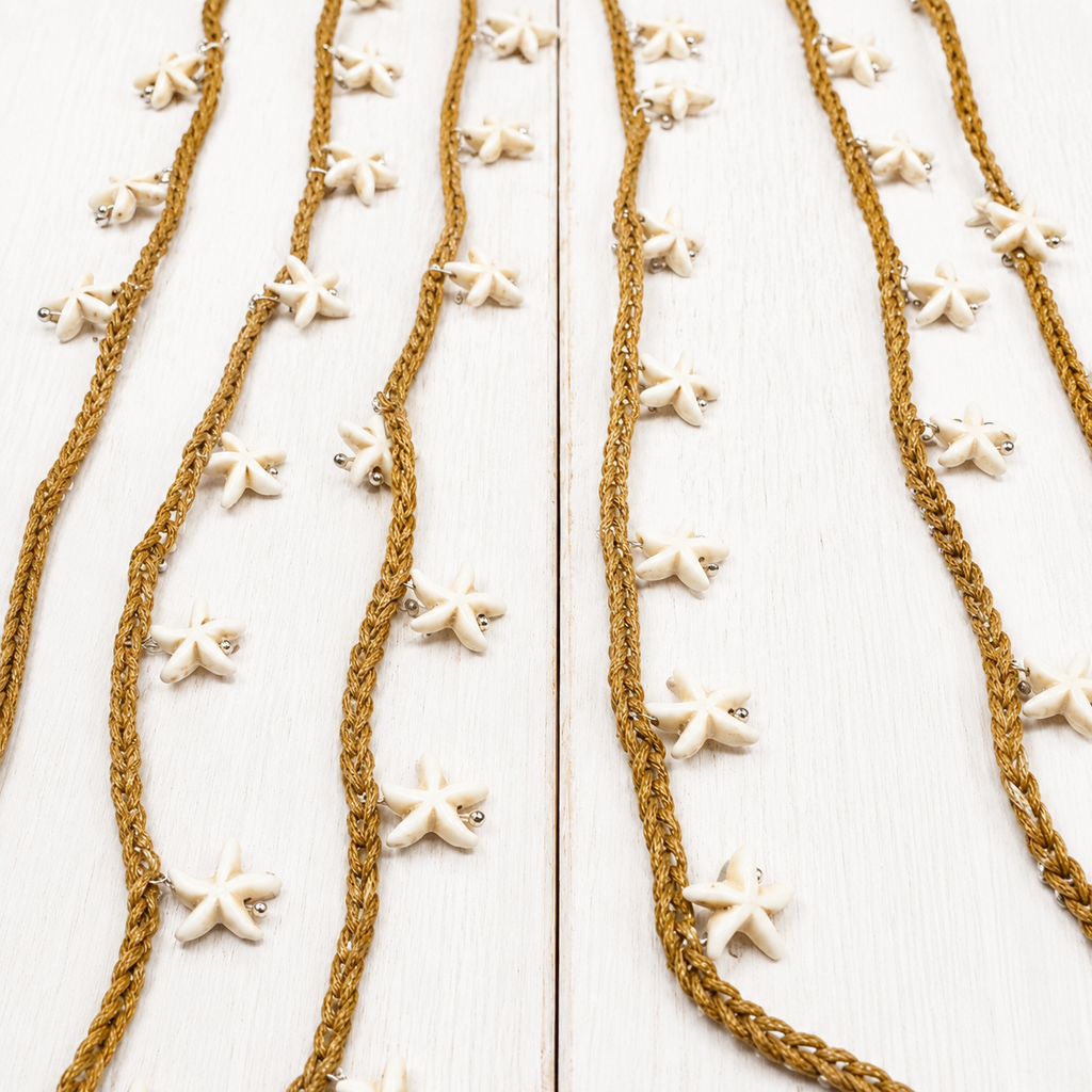 Collar tejido estrellas