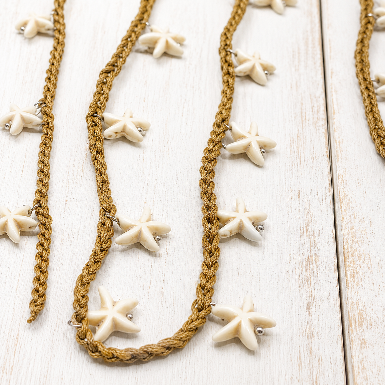 Collar tejido estrellas