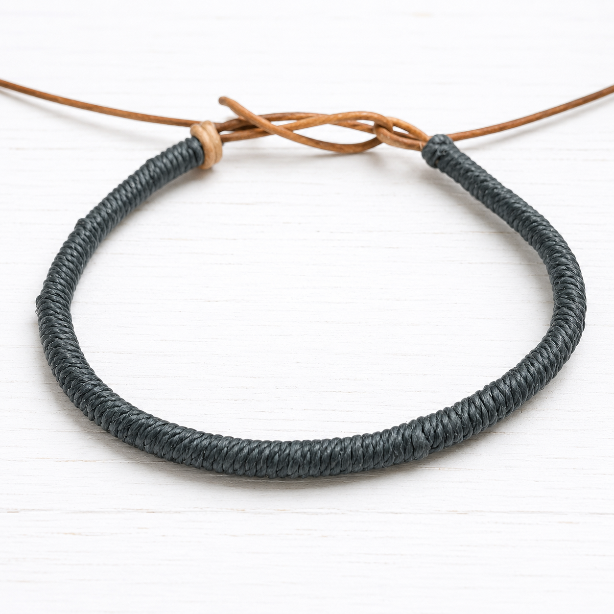Pulsera cuero gris
