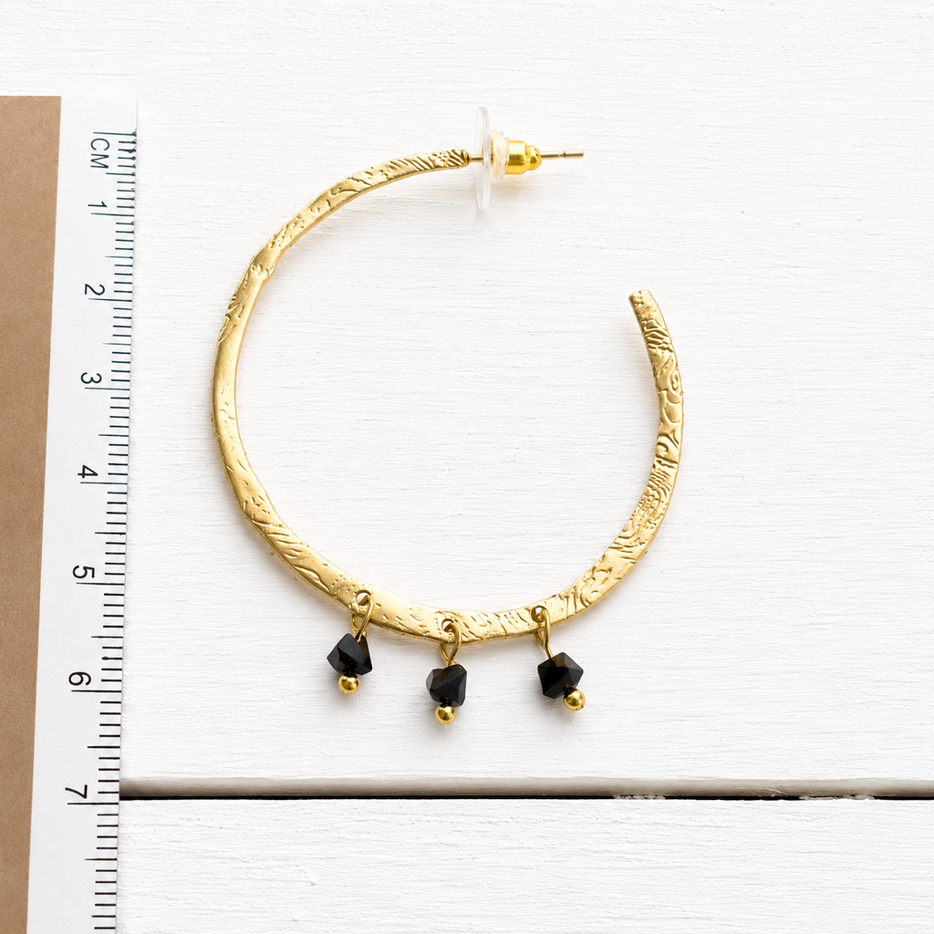 Pendientes aro dorado mate latón piedras negras