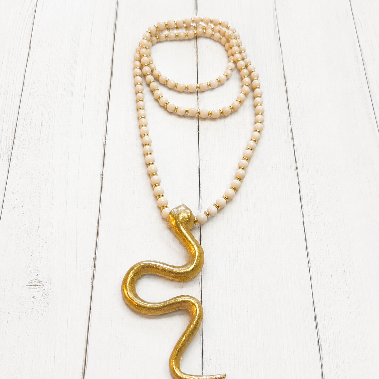 Collar natural serpiente bronce dorada