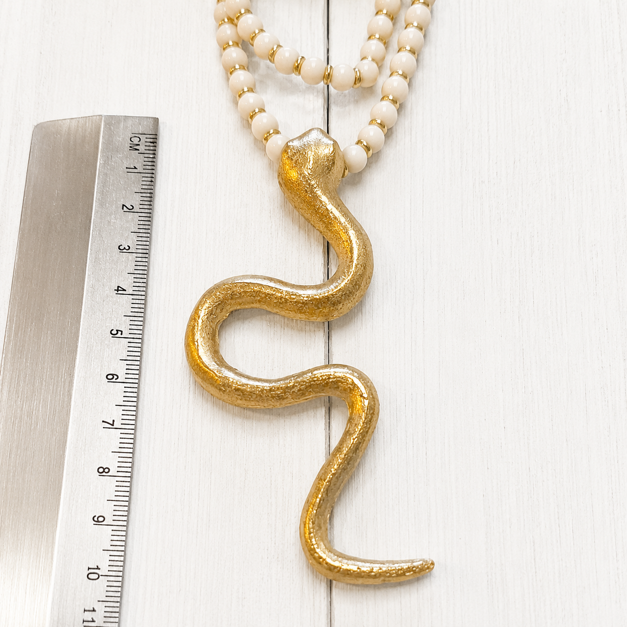 Collar natural serpiente bronce dorada