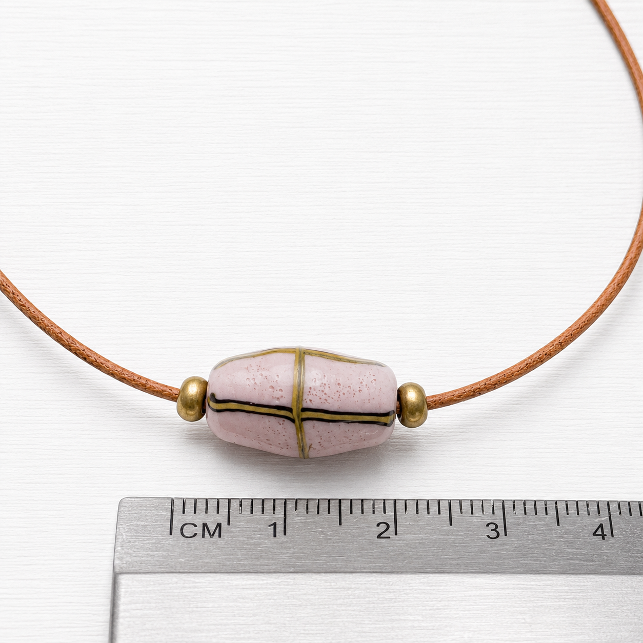 Gargantilla cuero piedra rosa y oro