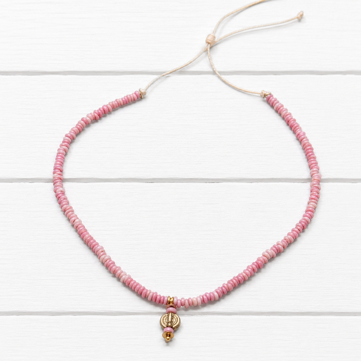 Gargantilla rosa colgante