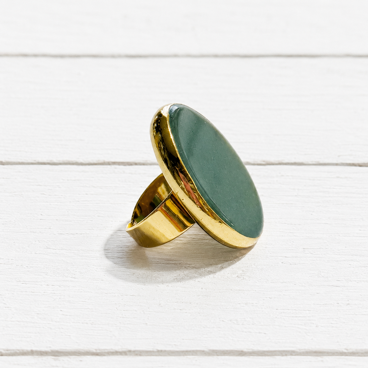 Anillo piedra verde irregular