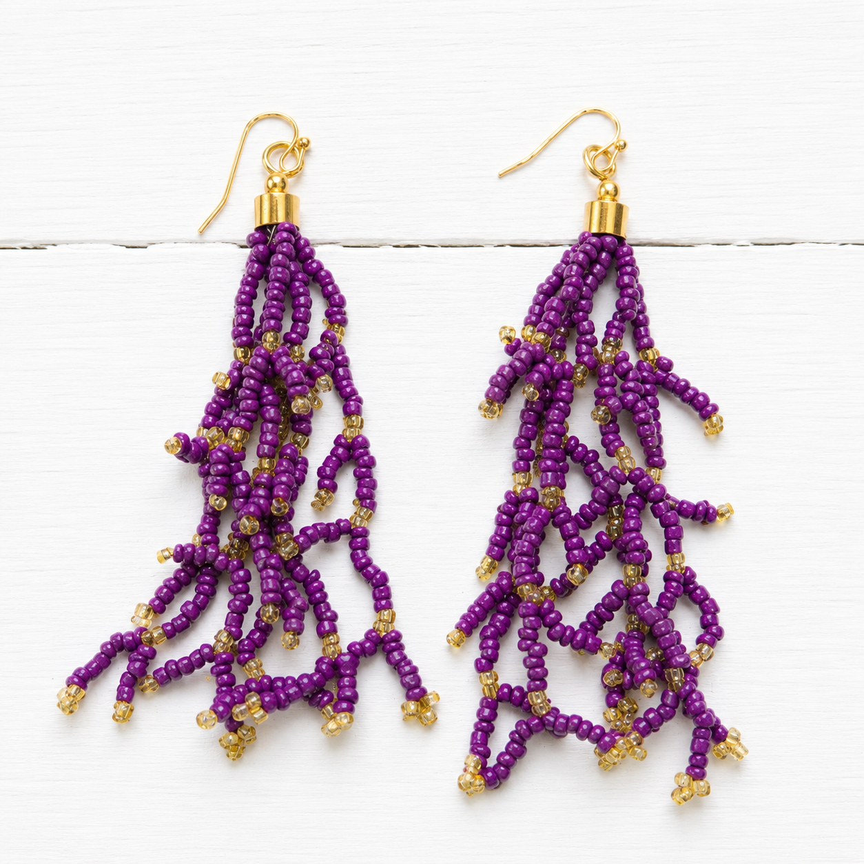 Pendientes pompón miyuki berenjena