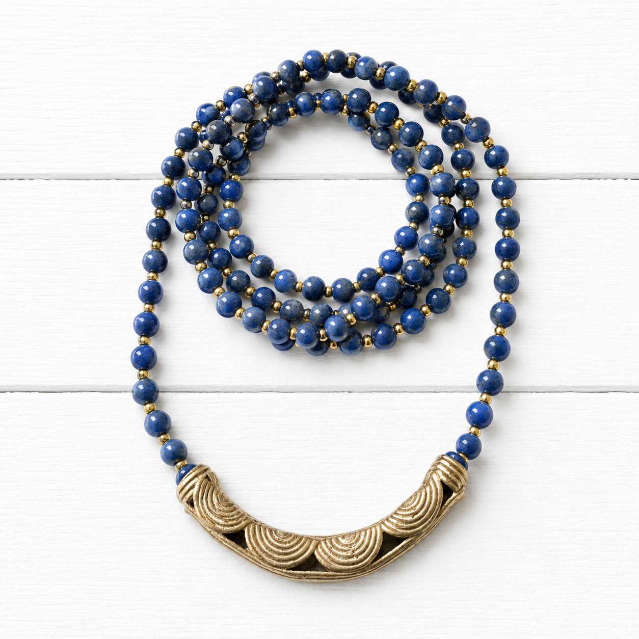Collar azul tubo curvo
