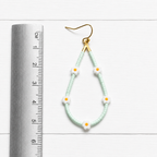 Pendientes gota margaritas agua