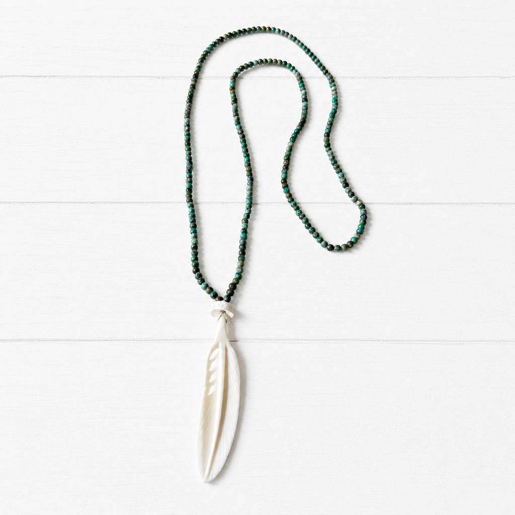 Collar pluma hueso boho