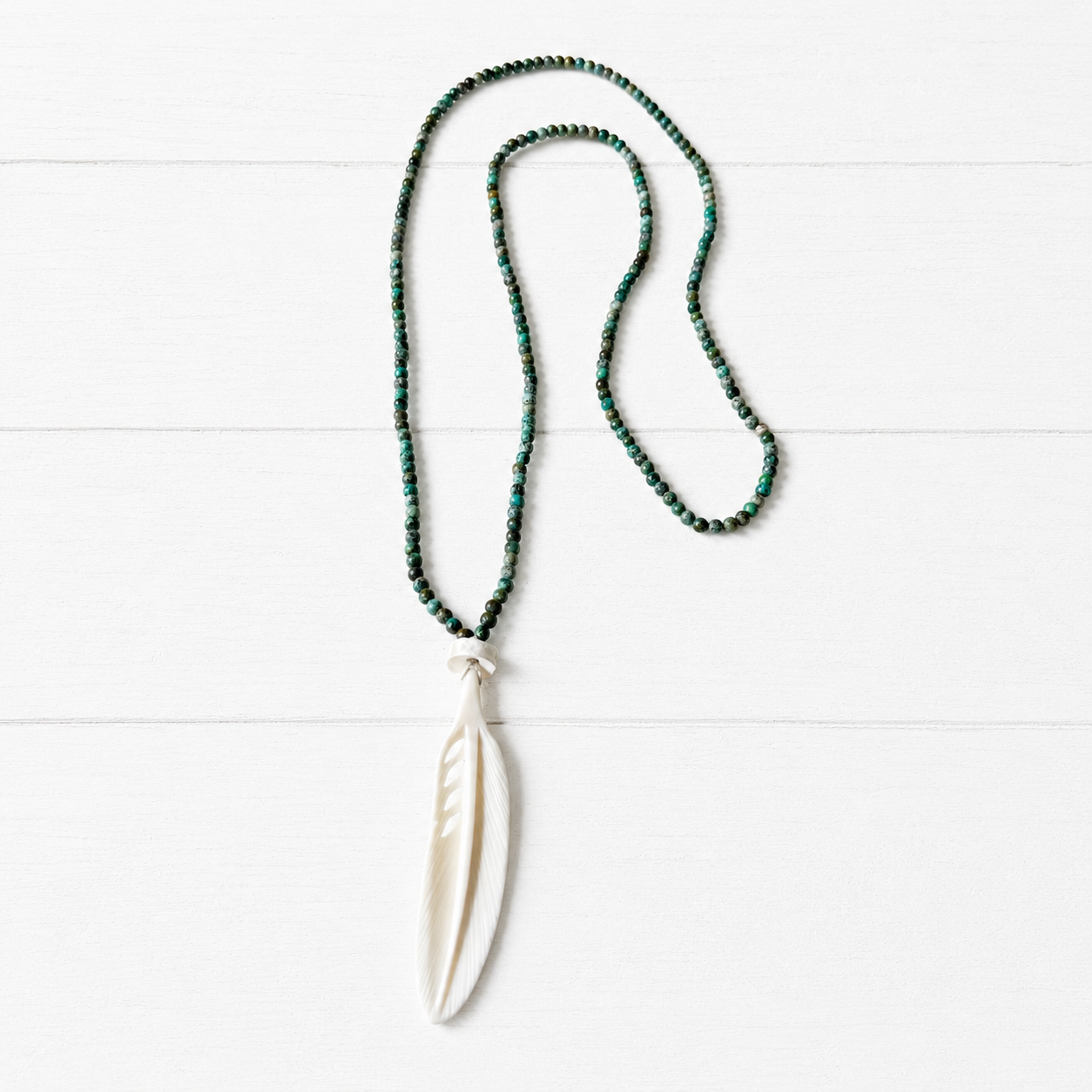 Collar pluma hueso boho