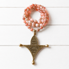 Collar tribal piedras rosas