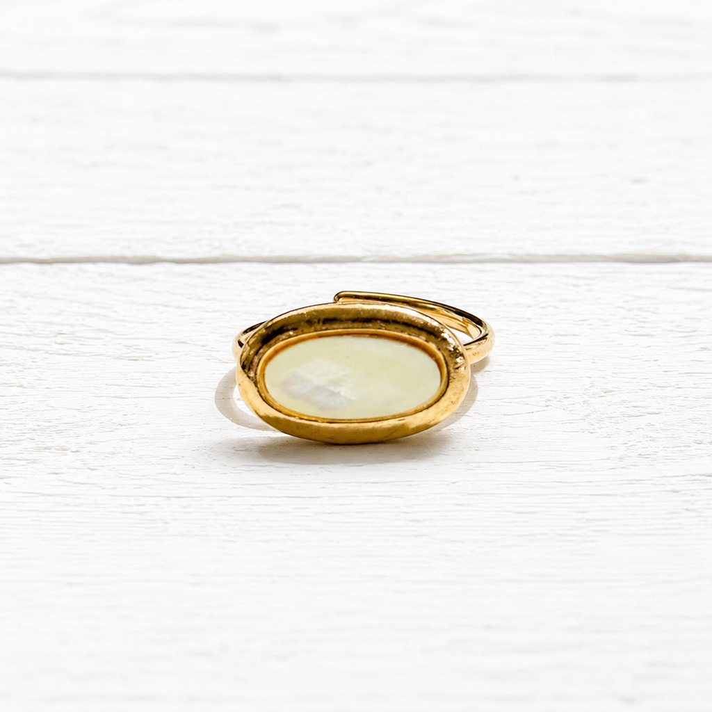 Anillo oval nacarado