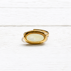 Anillo oval nacarado