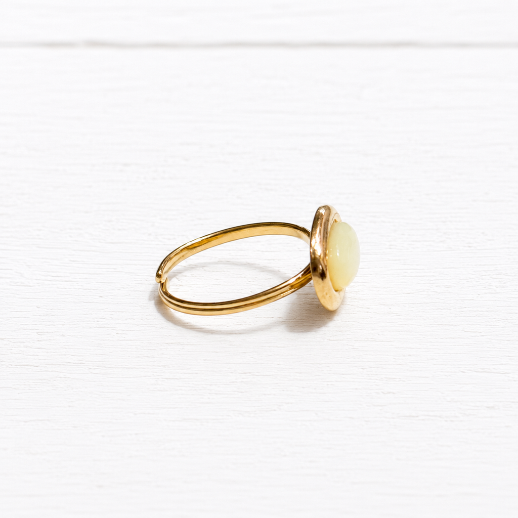 Anillo oval nacarado