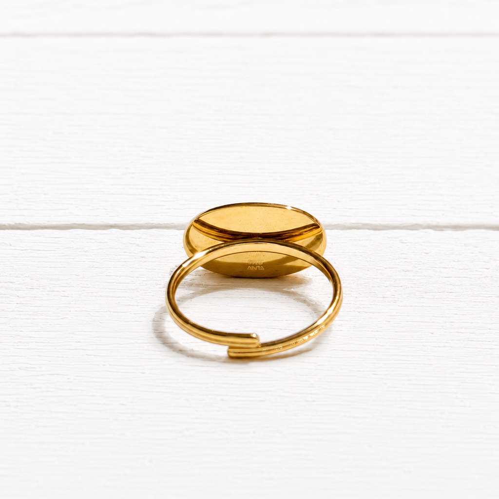 Anillo oval nacarado