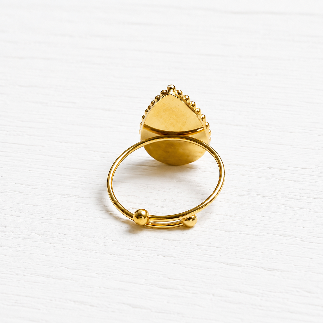 Anillo gota piedra blanca facetada