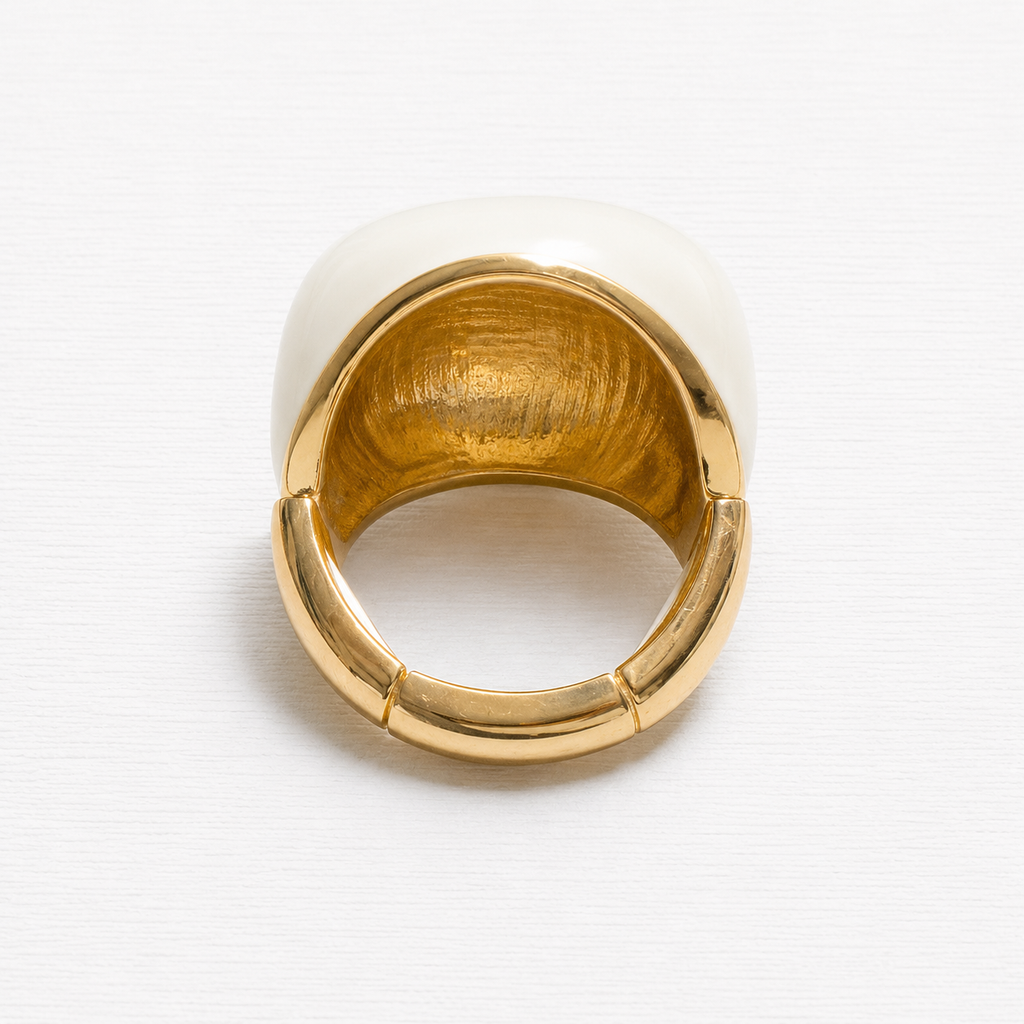 Anillo elástico dorado plano esmalte blanco metal