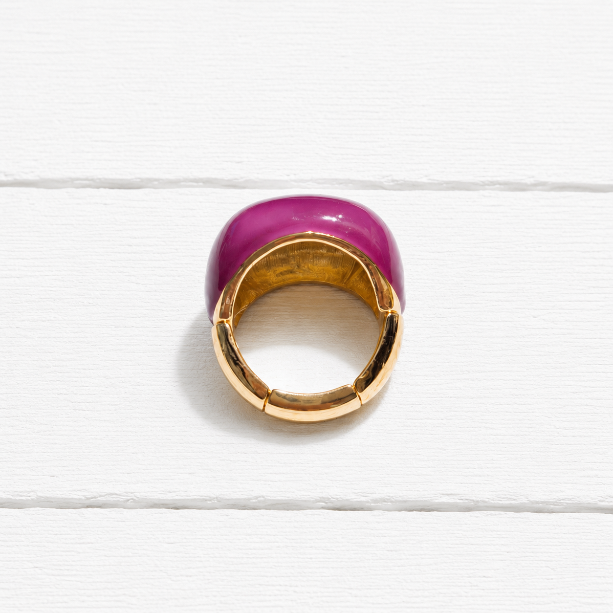 Anillo elástico plano dorado esmalte berenjena metal