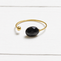 Anillo abierto piedra negra acero dorado