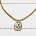 Gargantilla moneda irregular