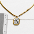Gargantilla moneda irregular