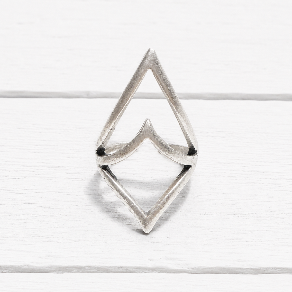 Anillo zamack plateado picos