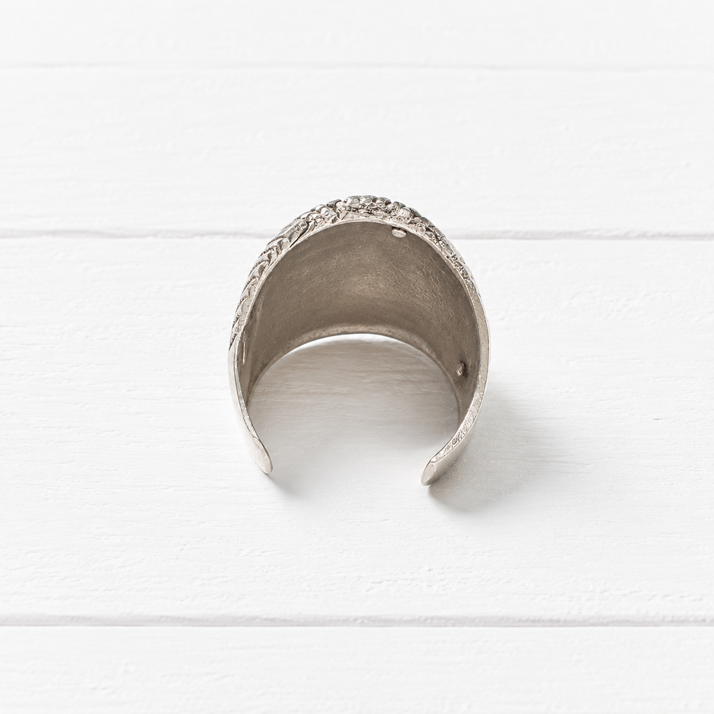 Anillo bola rayada zamak hipoalergénico plateado mate