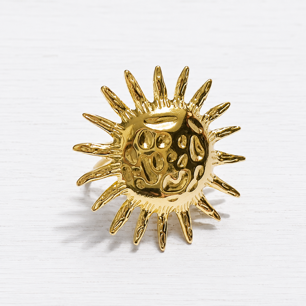 Anillo acero dorado sol