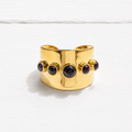 Anillo acero dorado baño oro cinco piedras ancho negro