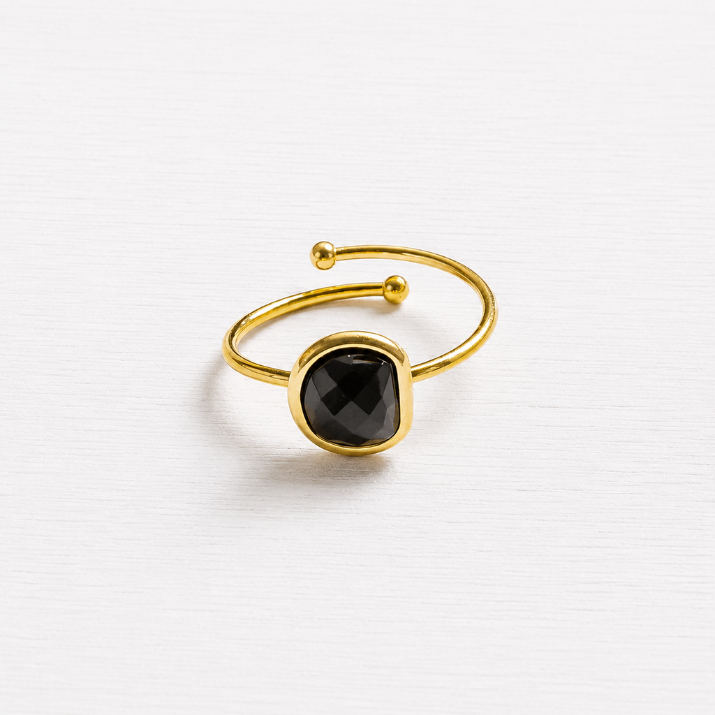 Anillo acero dorado semicírculo piedra facetada negra