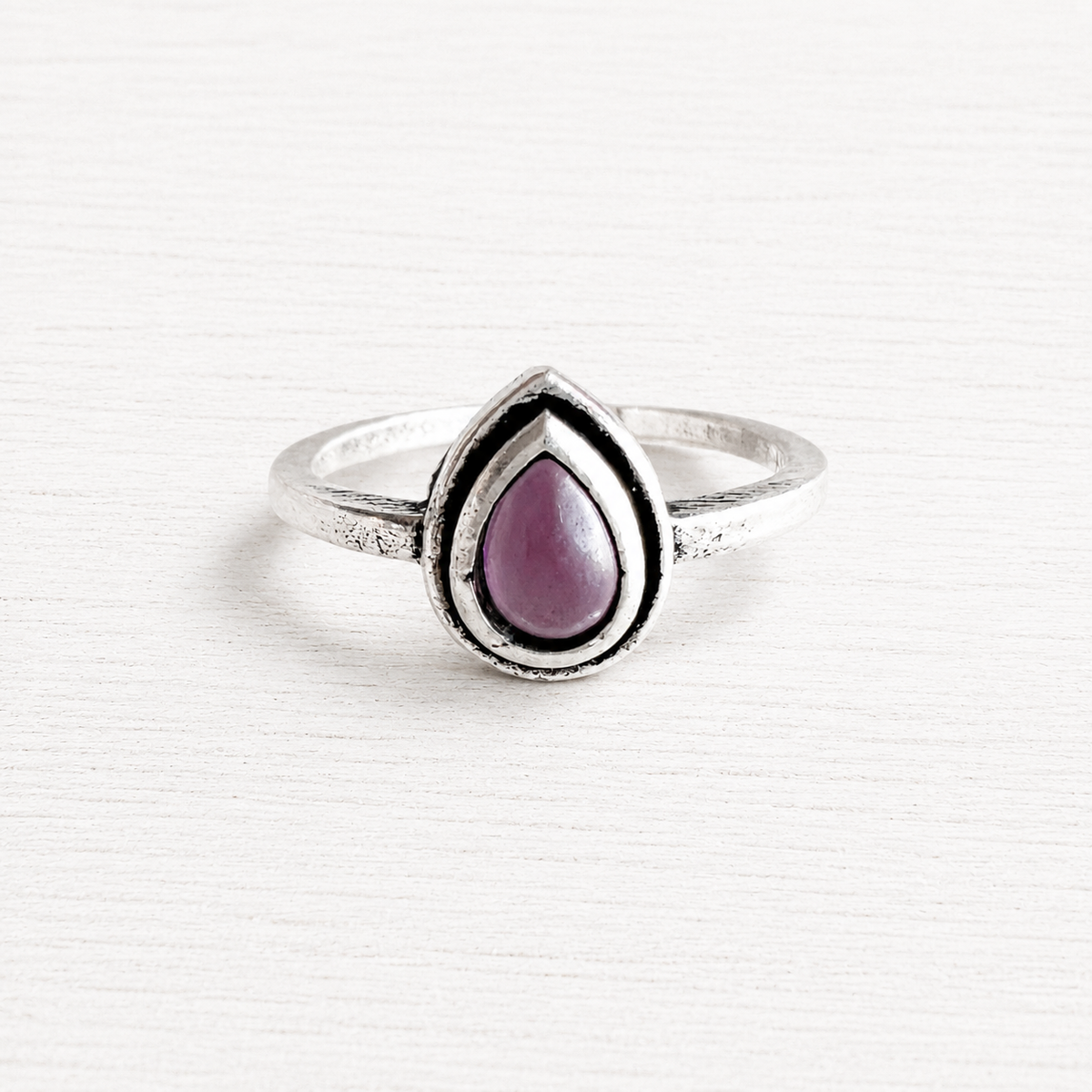 Anillo latón plateado gota morada
