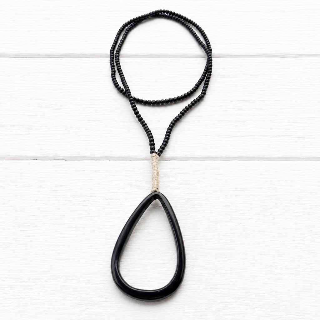 Collar gota negra y cuerda