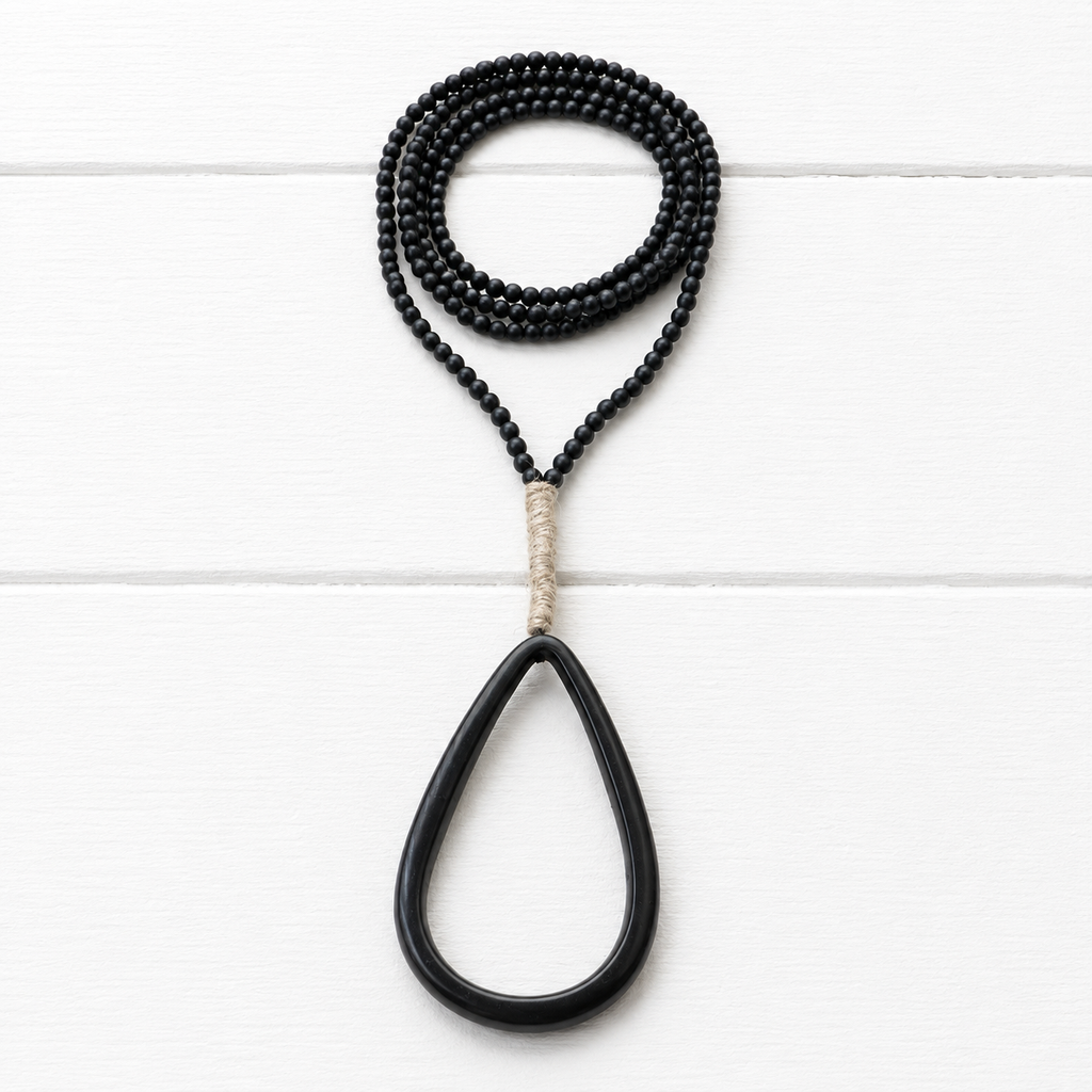 Collar gota negra y cuerda