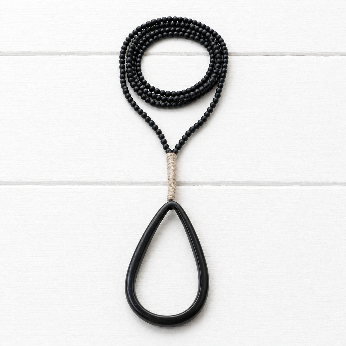 Collar gota negra y cuerda